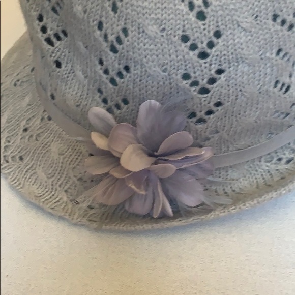 New Light gray hat with gray flower on side - Picture 2 of 3